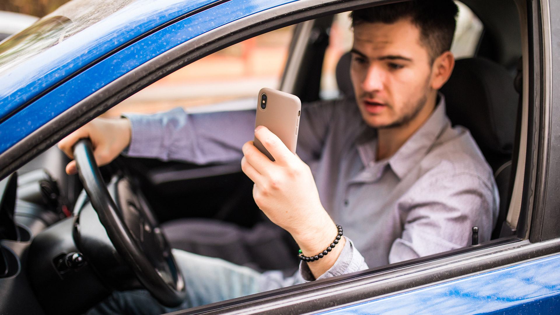 Georgia Hands-Free Law: Cell Phone Use While Driving | Calidad Insuranc
